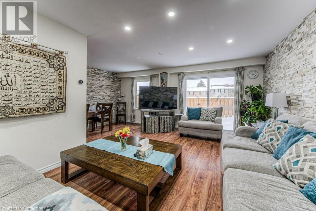 7 - 52 MONTCALM DRIVE Image 5
