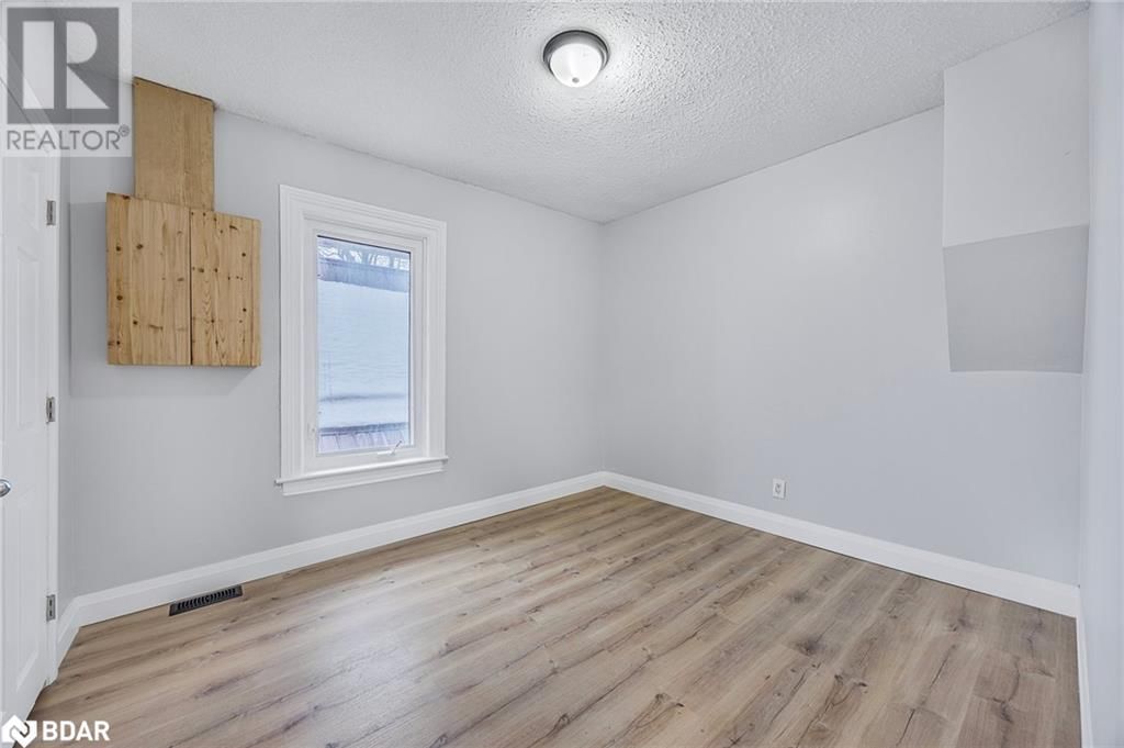 66 MATCHEDASH STREET SOUTH Image 13