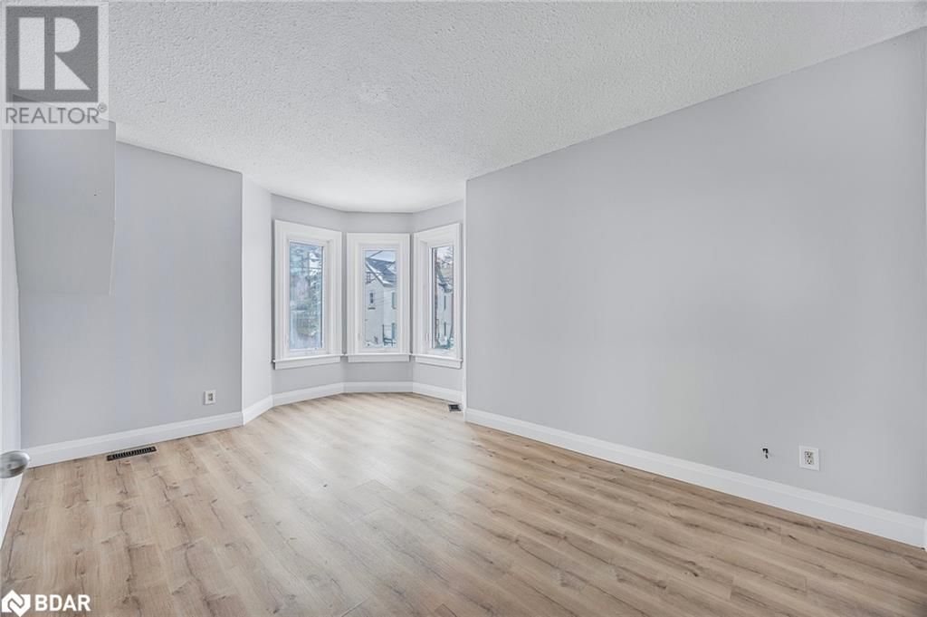 66 MATCHEDASH STREET SOUTH Image 16