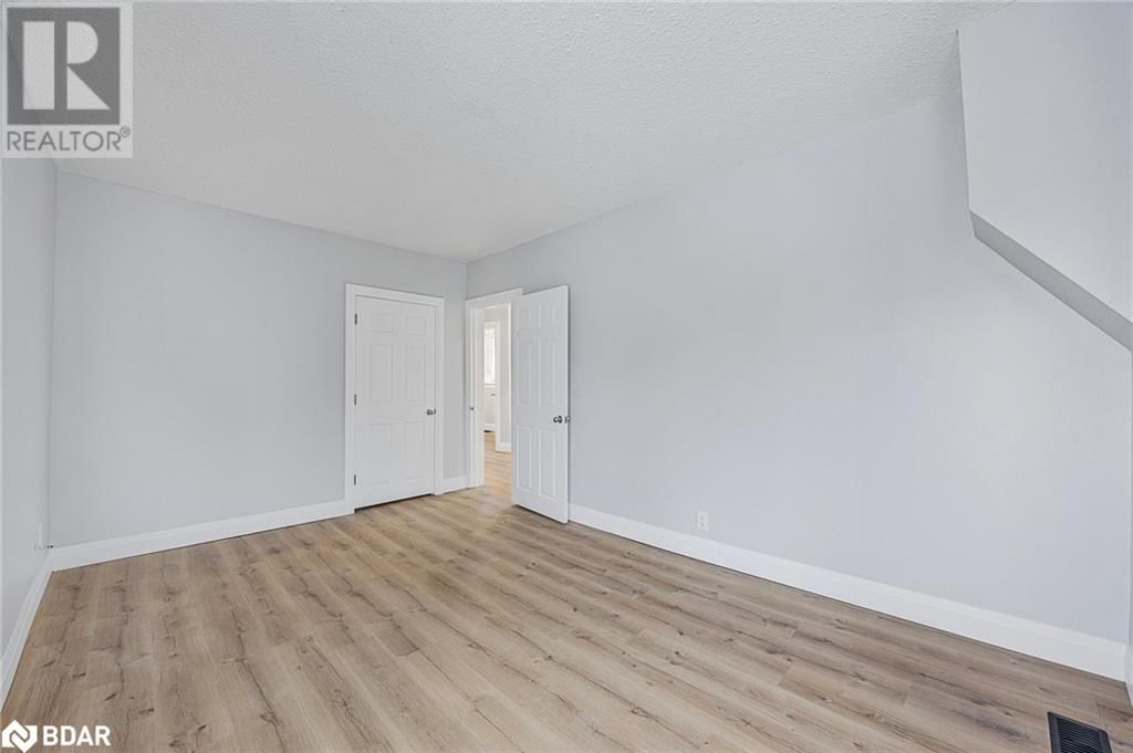 66 MATCHEDASH STREET SOUTH Image 17