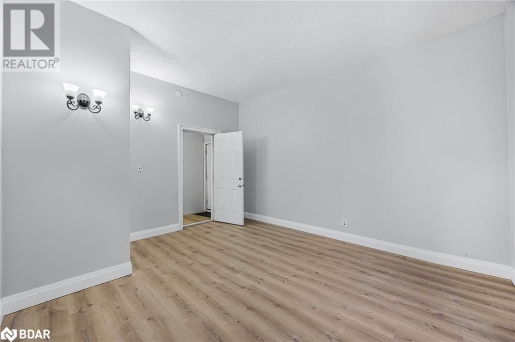 66 MATCHEDASH STREET SOUTH Image 26