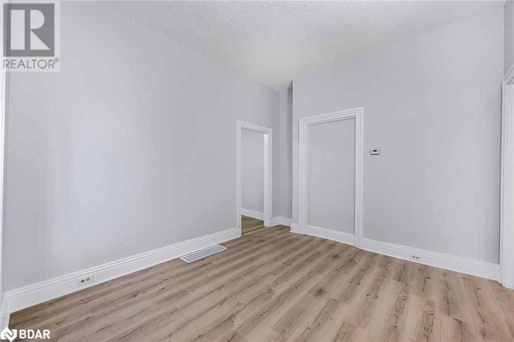 66 MATCHEDASH STREET SOUTH Image 33