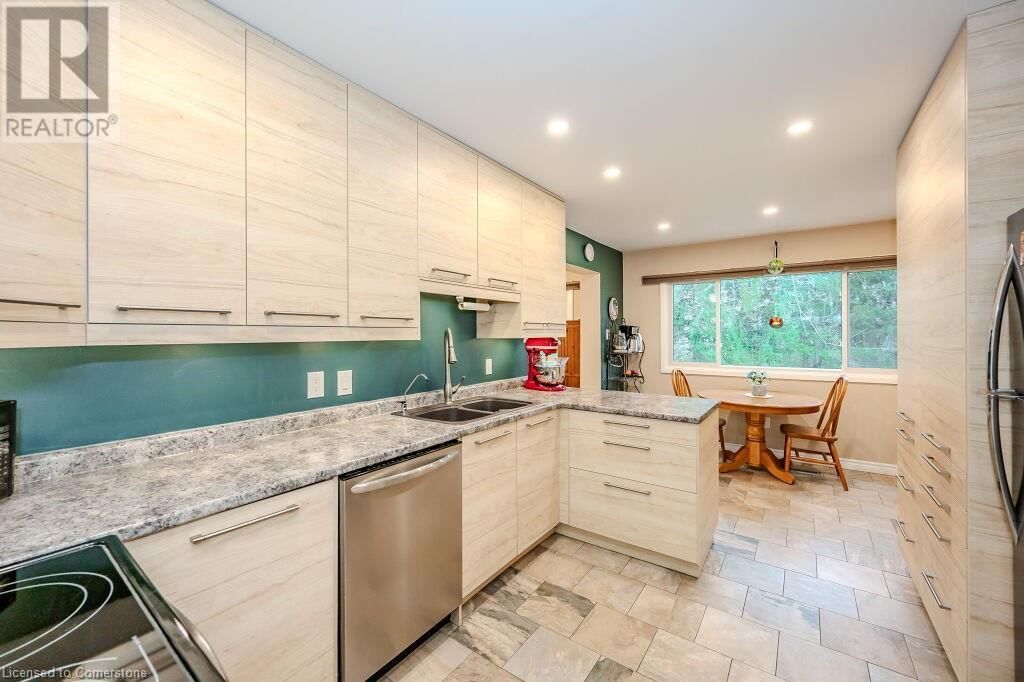 12 - 30 GREEN VALLEY DRIVE Image 11