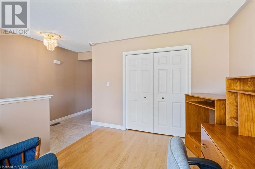 10 - 25 COBDEN COURT Image 10