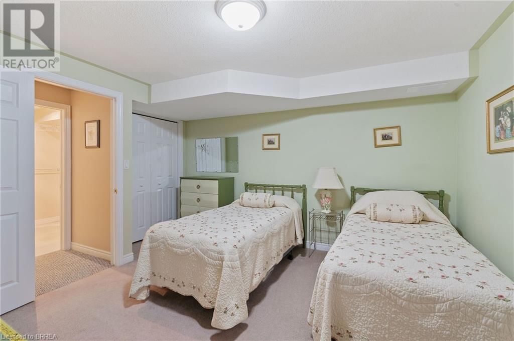 10 - 25 COBDEN COURT Image 32