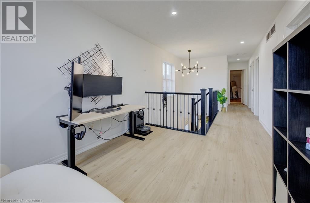 275 FALCONRIDGE DRIVE Image 18