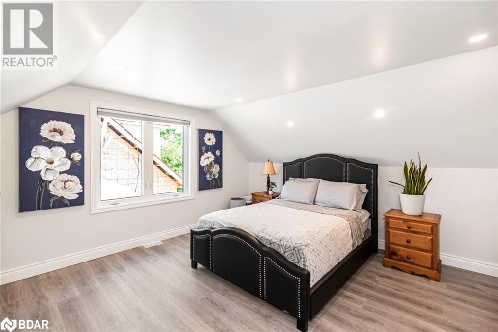 2055 CHURCHILL AVENUE Image 17