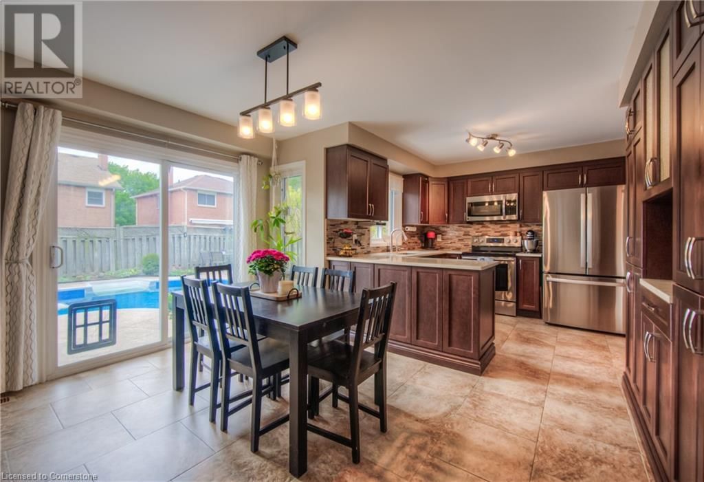 465 BURNETT AVENUE Image 15