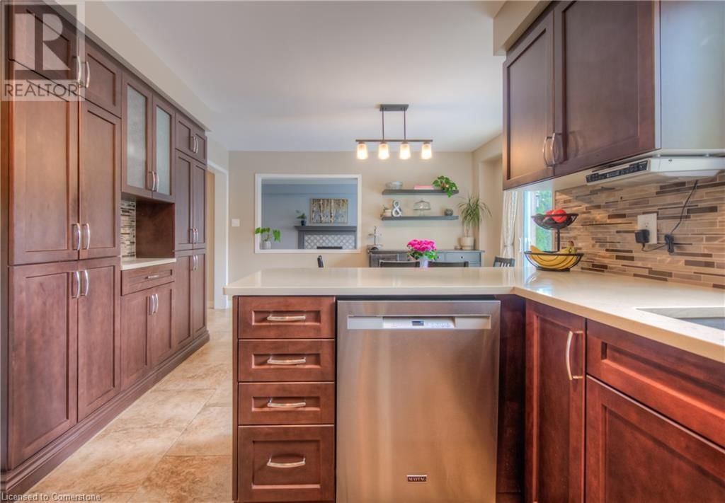 465 BURNETT AVENUE Image 21