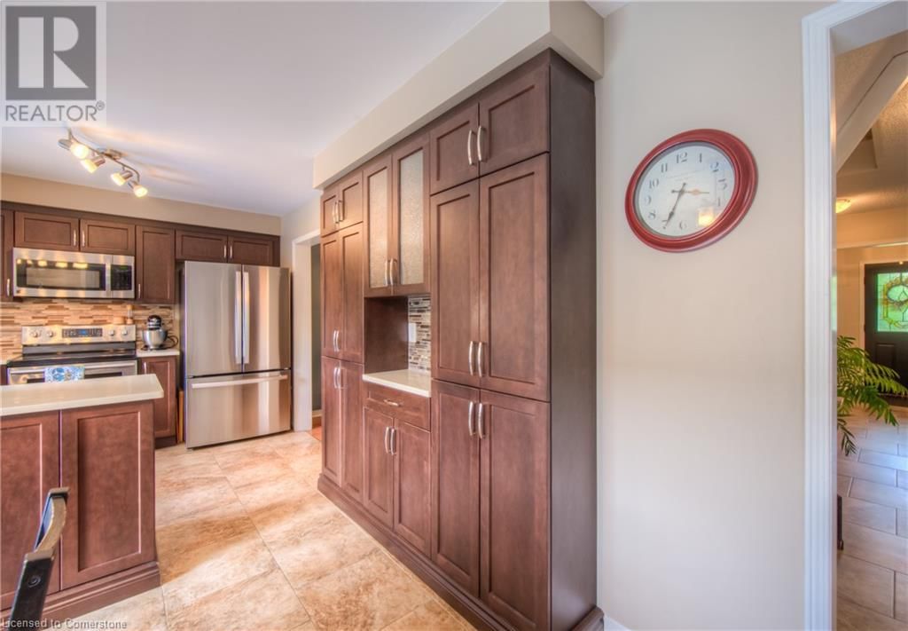 465 BURNETT AVENUE Image 22