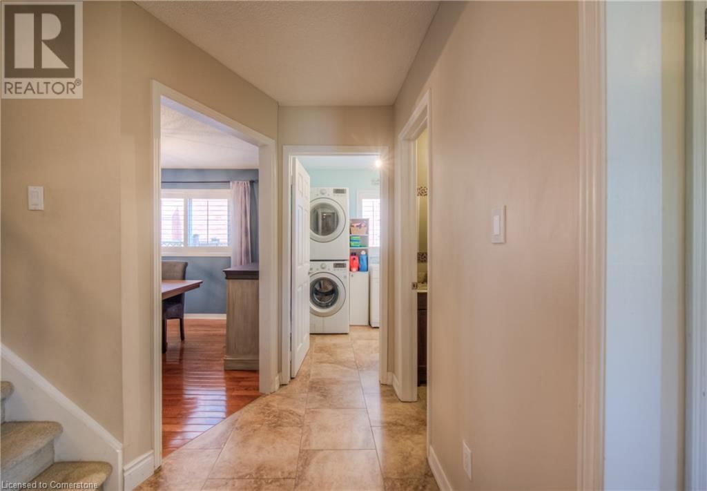 465 BURNETT AVENUE Image 24
