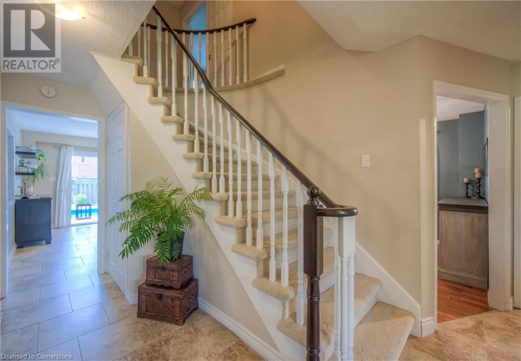 465 BURNETT AVENUE Image 27