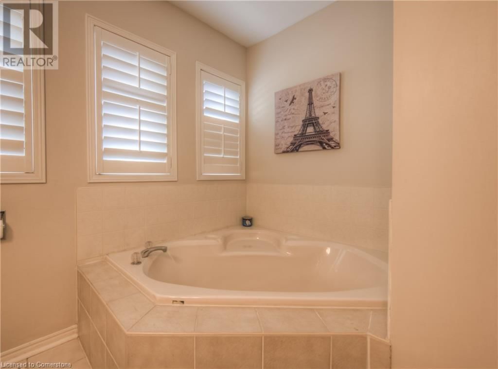 465 BURNETT AVENUE Image 38