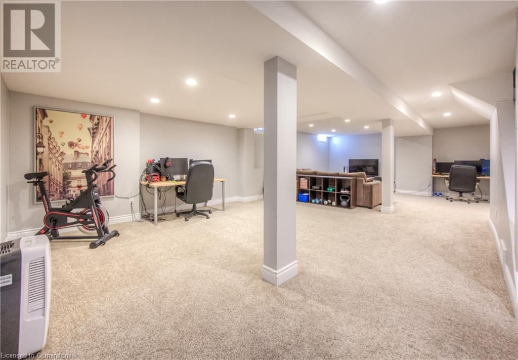 465 BURNETT AVENUE Image 39