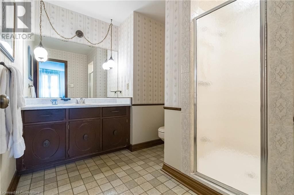 637 HIAWATHA BOULEVARD Image 38
