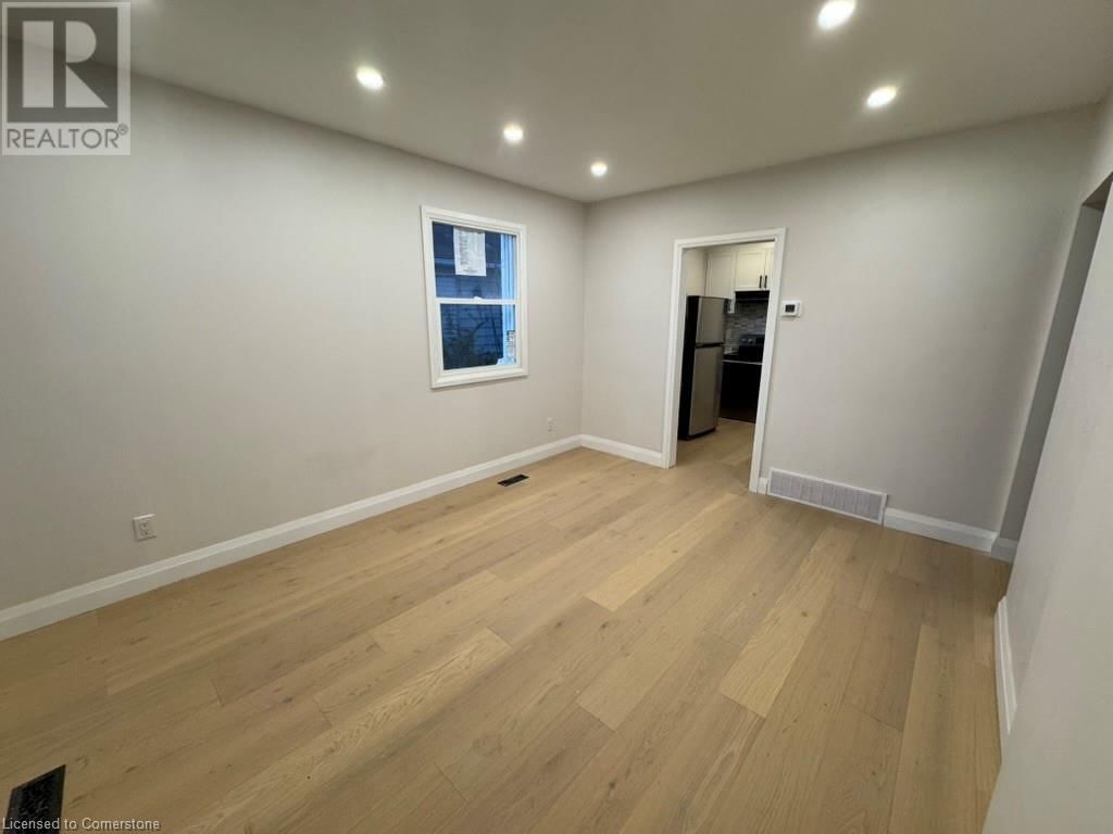 Upper - 74 ST CLAIR AVENUE Image 17