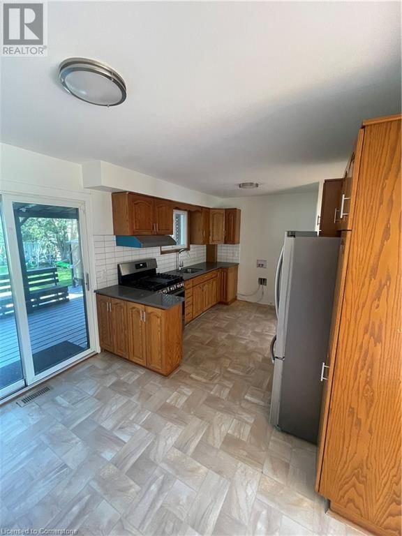 Upper - 452 OTTAWA STREET SOUTH Image 3