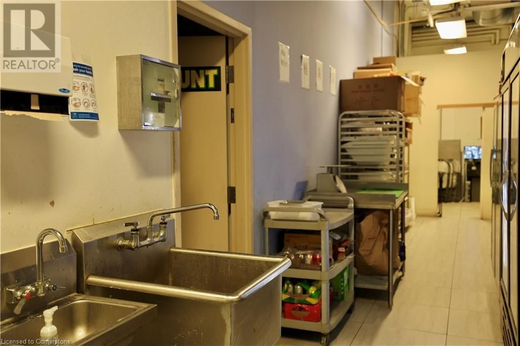 unit 19 - 160 UNIVERSITY AVENUE WEST Image 35