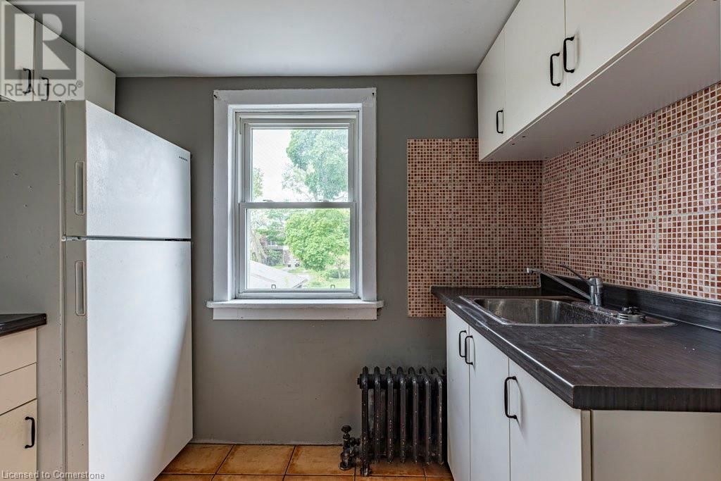 23 AVENUE PLACE Image 24