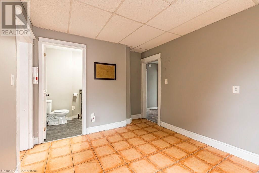 23 AVENUE PLACE Image 26