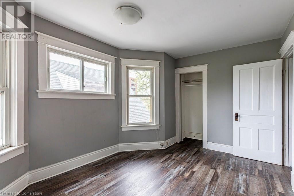 23 AVENUE PLACE Image 30