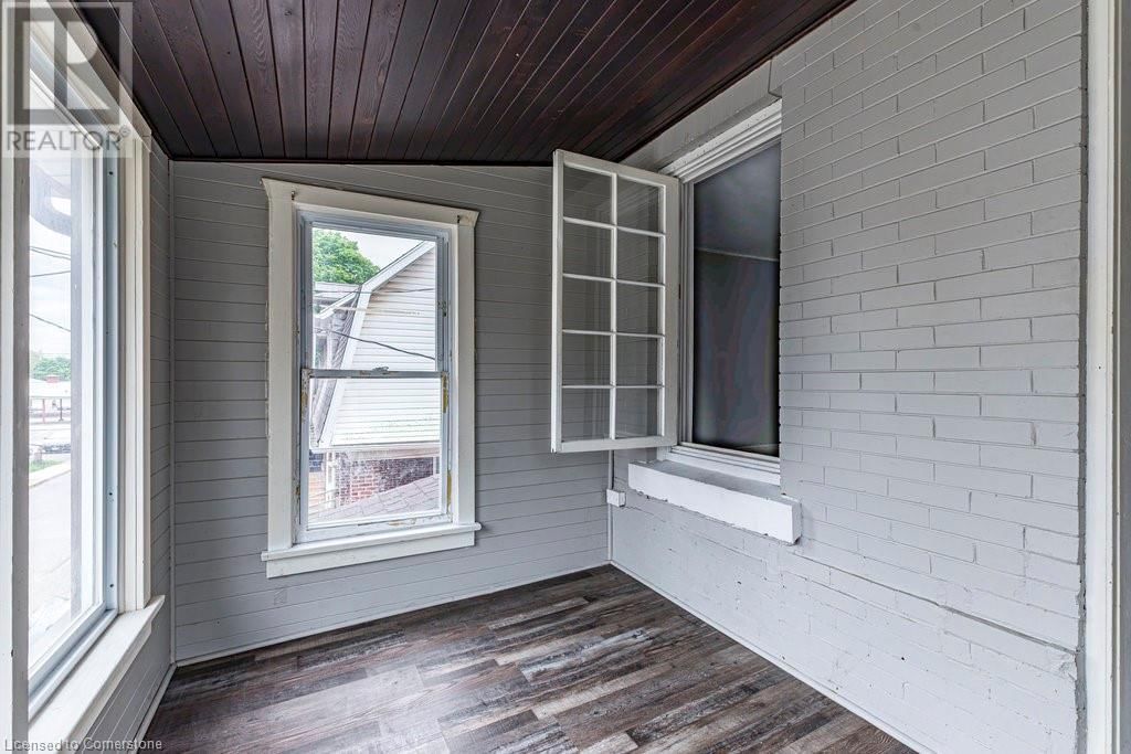 23 AVENUE PLACE Image 35