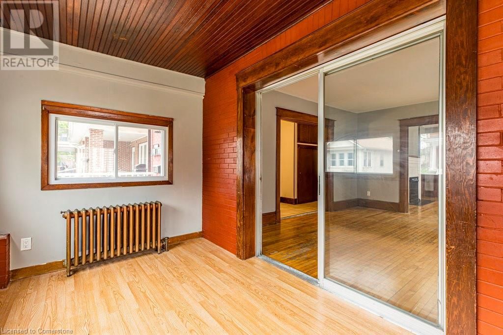 23 AVENUE PLACE Image 7