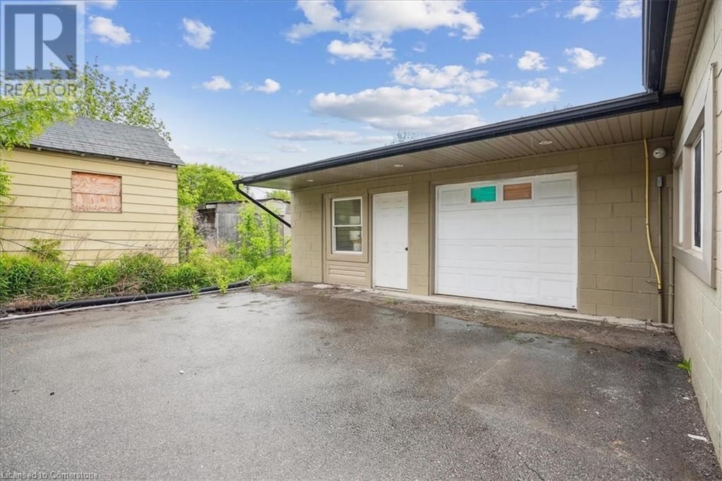 4528 BRIDGE STREET Image 33