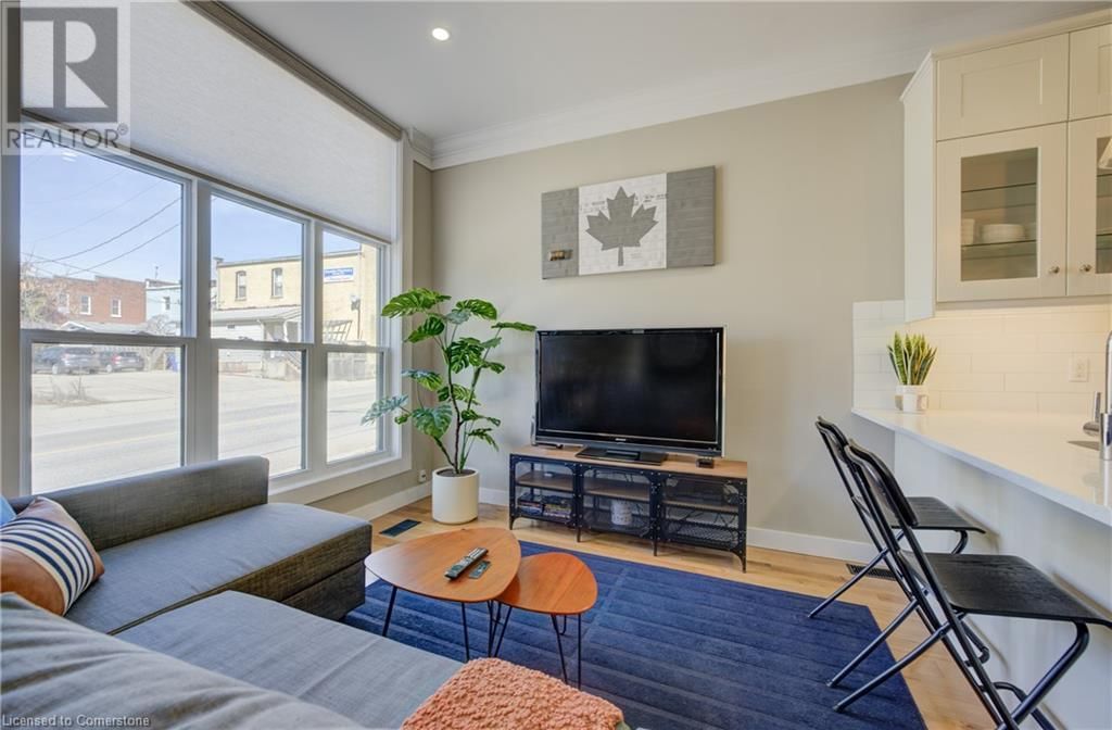 16 OXFORD STREET WEST Image 8