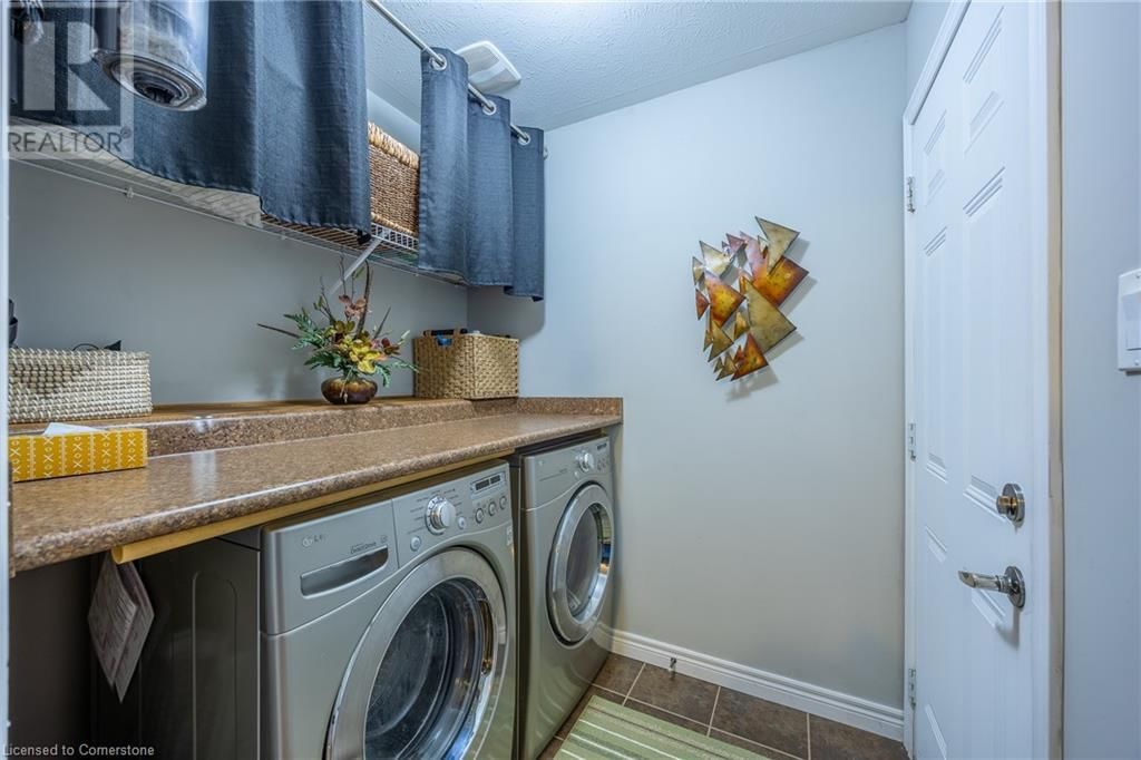 73 UPPER CANADA DRIVE Image 12