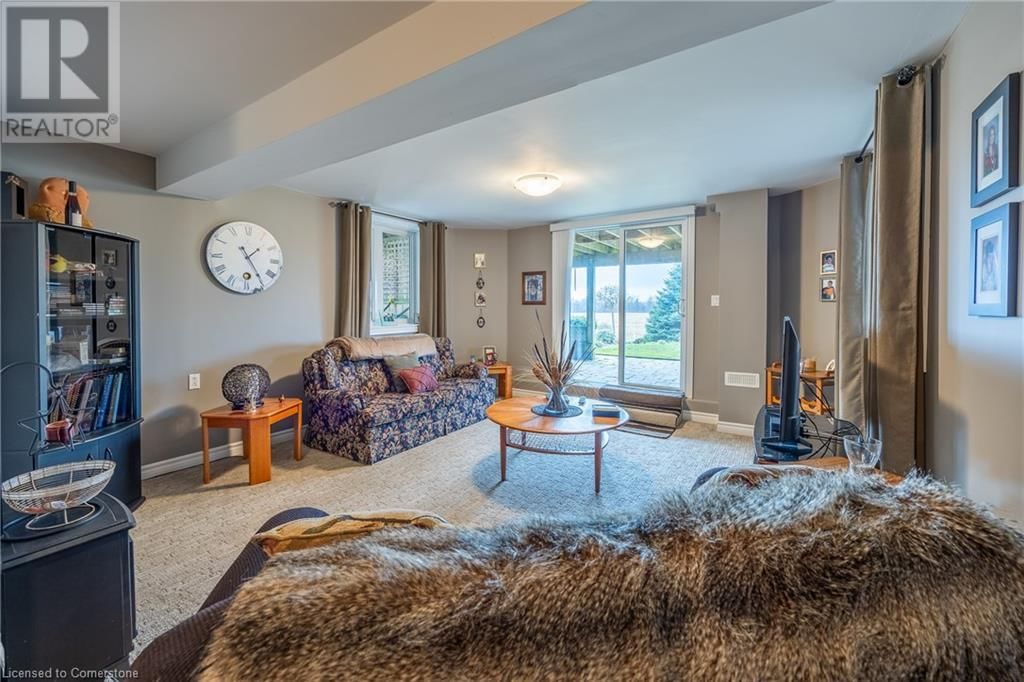 73 UPPER CANADA DRIVE Image 19