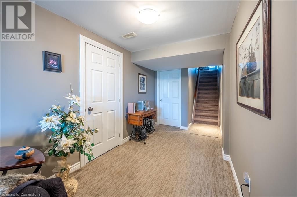 73 UPPER CANADA DRIVE Image 20