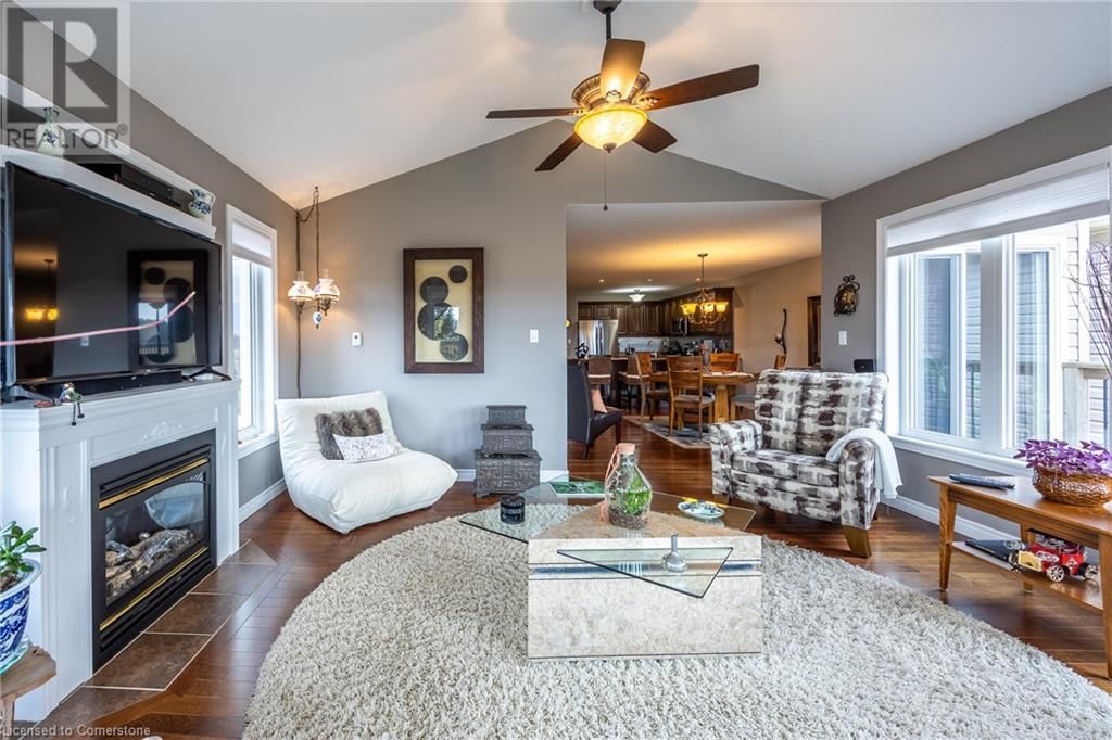 73 UPPER CANADA DRIVE Image 6