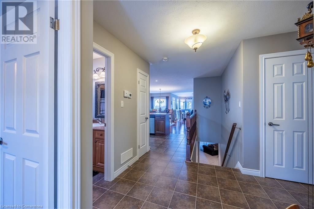 73 UPPER CANADA DRIVE Image 7