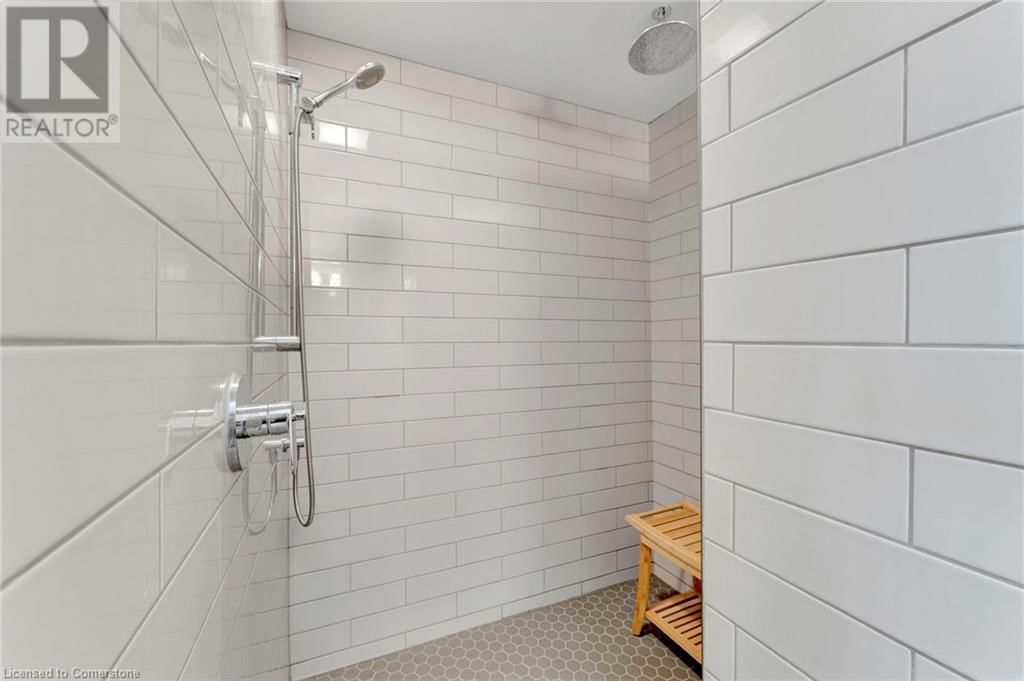 27 QUEENSGATE CRESCENT Image 22