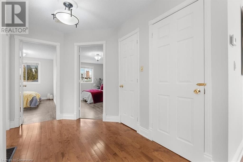 Upper - 590 DEVON AVENUE Image 12