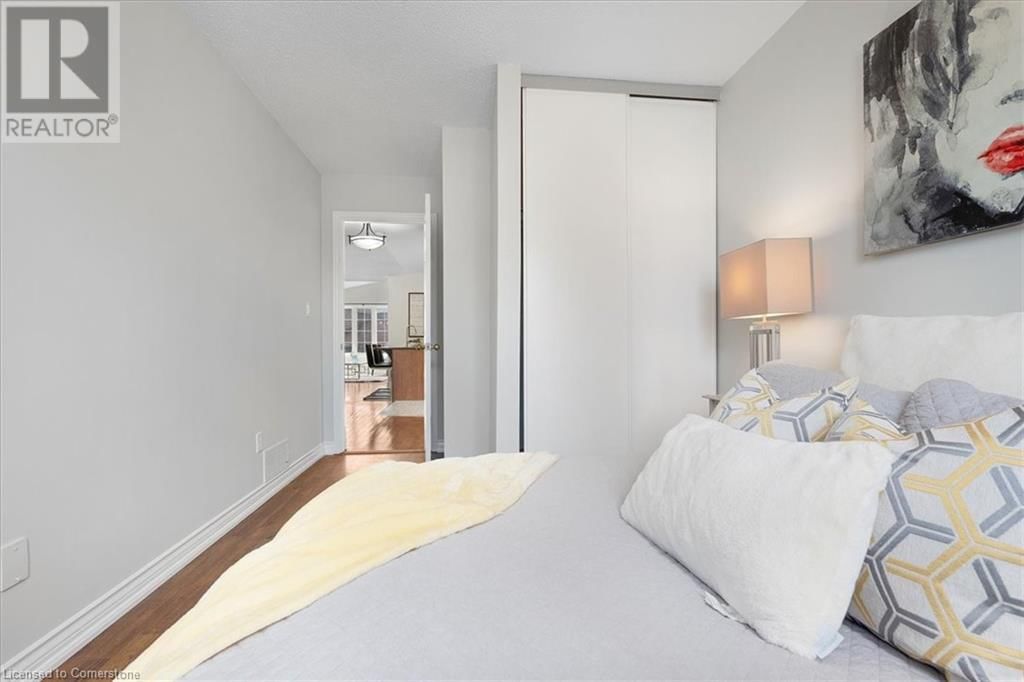 Upper - 590 DEVON AVENUE Image 18