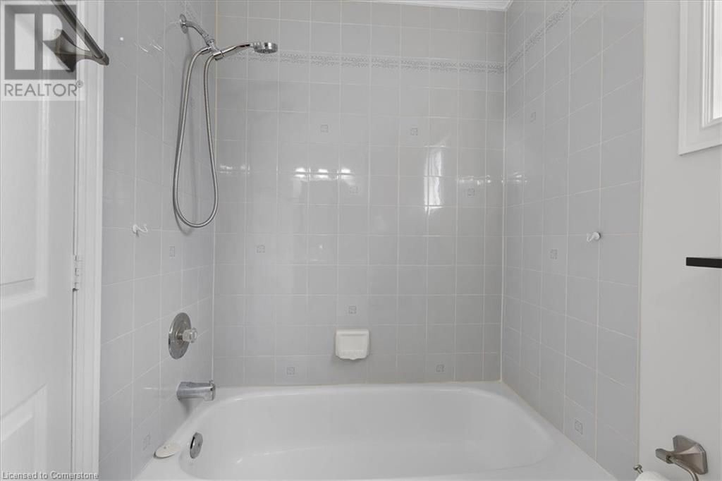 Upper - 590 DEVON AVENUE Image 20