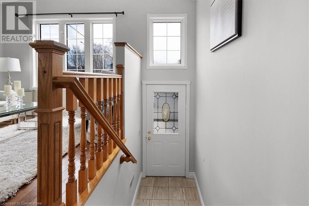 Upper - 590 DEVON AVENUE Image 3