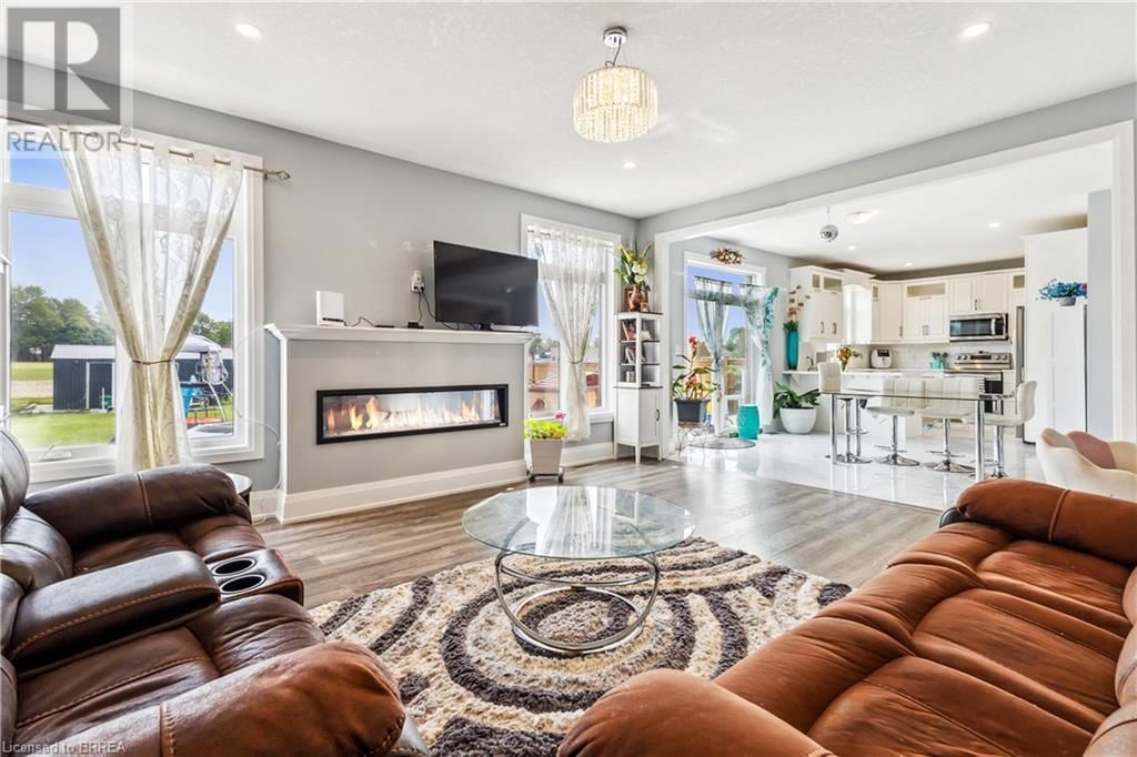211 LEITCH STREET Image 10
