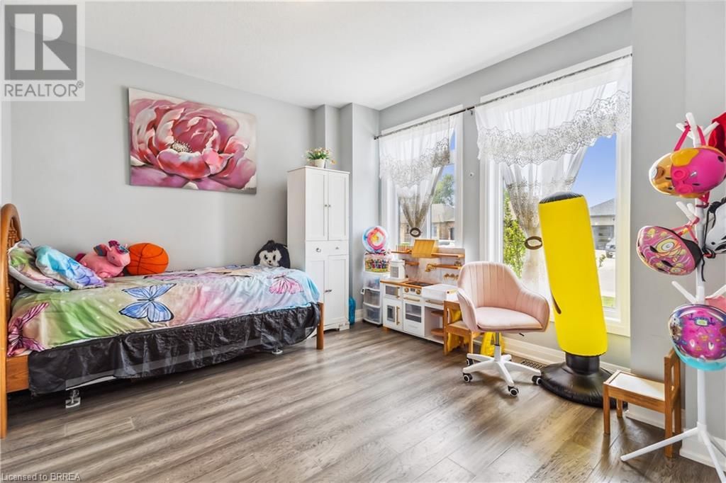 211 LEITCH STREET Image 14