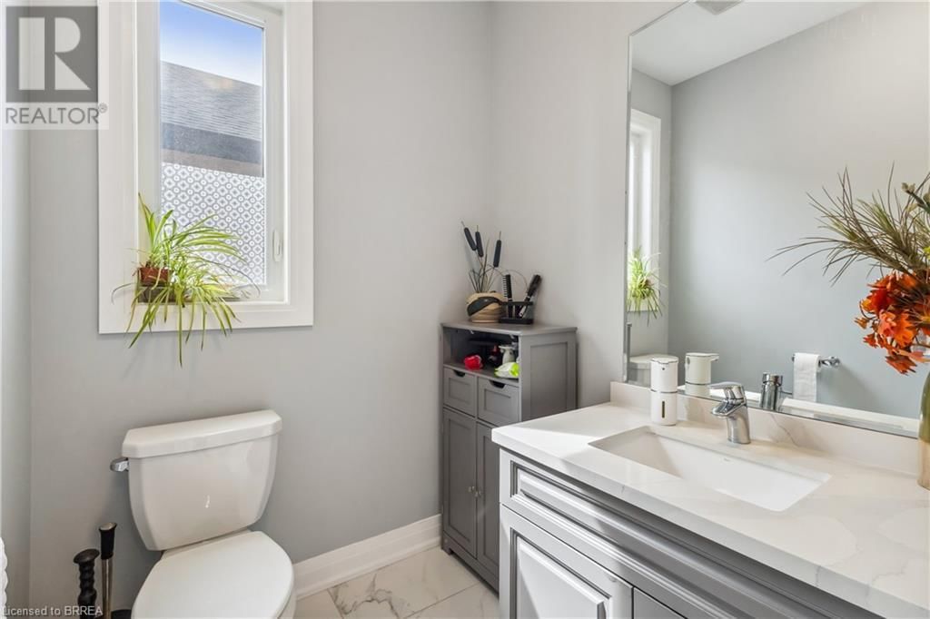 211 LEITCH STREET Image 15
