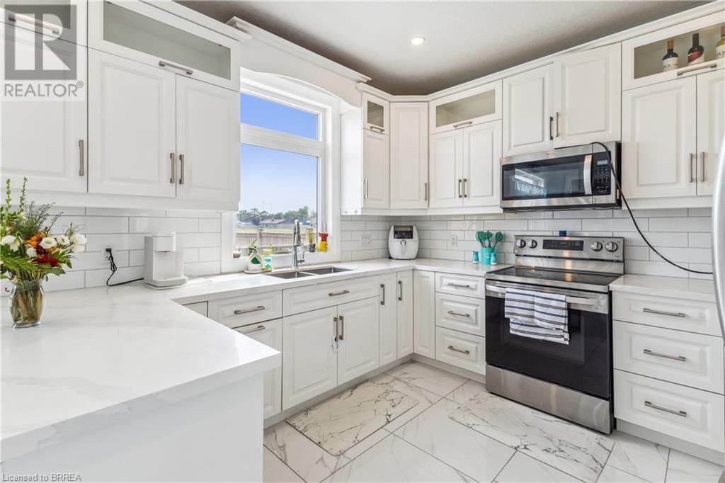 211 LEITCH STREET Image 17