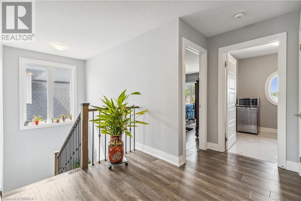 211 LEITCH STREET Image 22