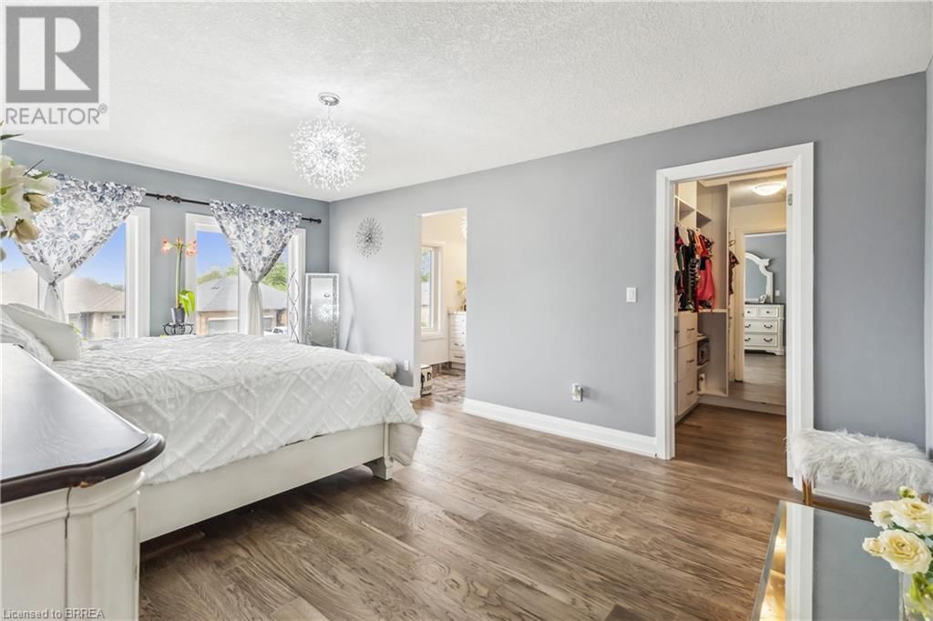 211 LEITCH STREET Image 23