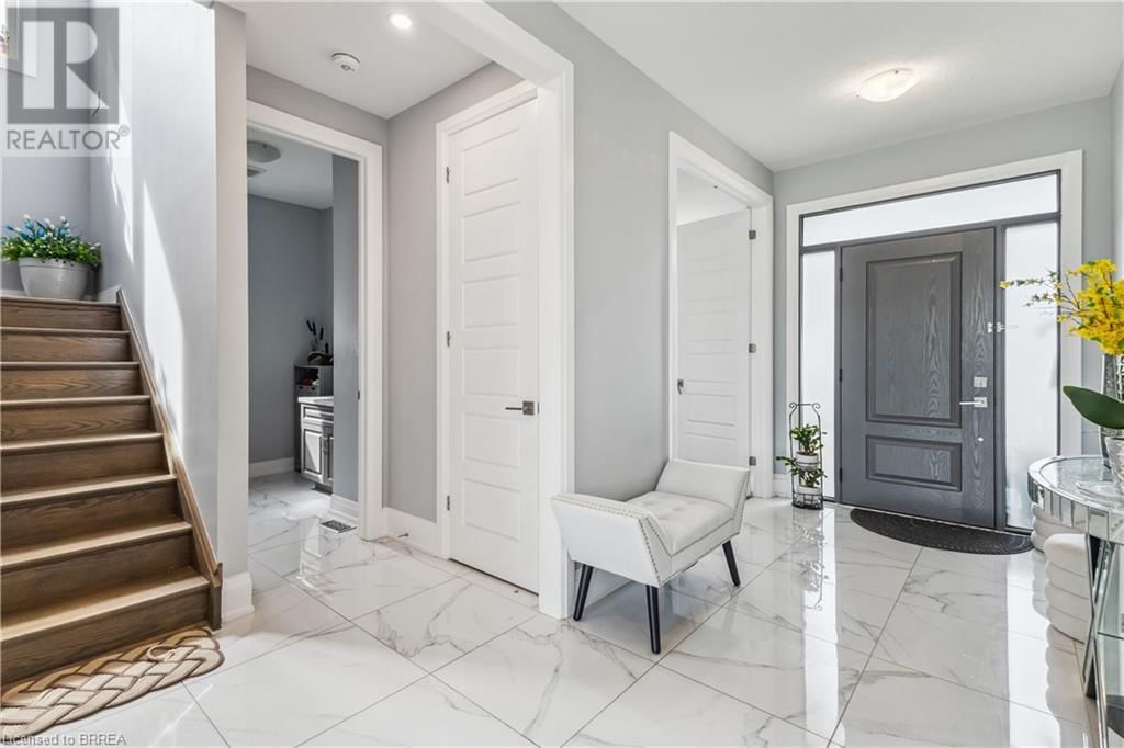211 LEITCH STREET Image 7