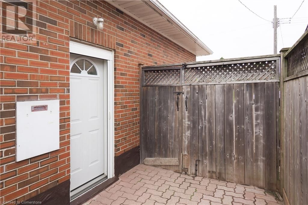 55 HOFFMAN STREET Image 32