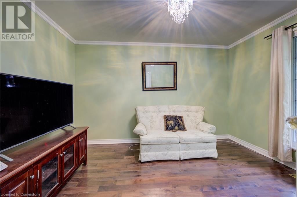 2073 TENOGA DRIVE Image 19