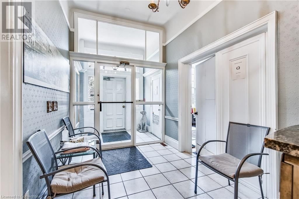 393 KING STREET WEST Image 4