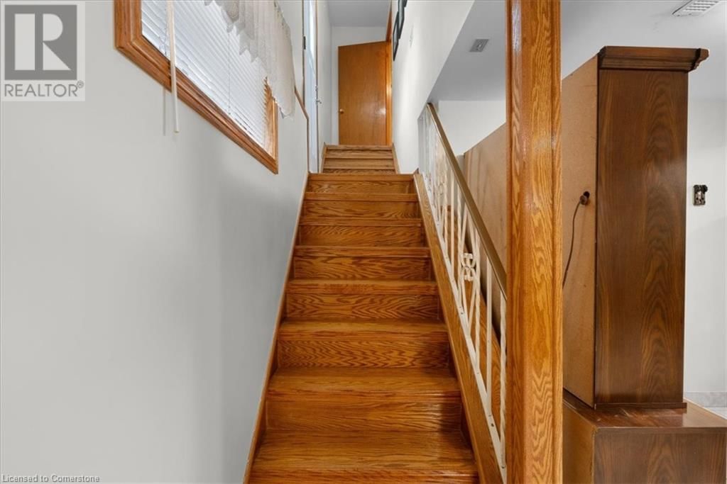 133 PICTON STREET EAST Image 26